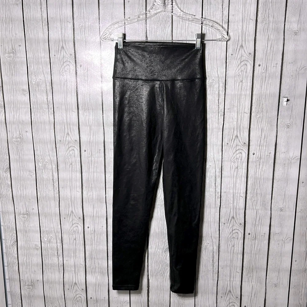Offline by Aerie the higher high waisted crackle leggings size small